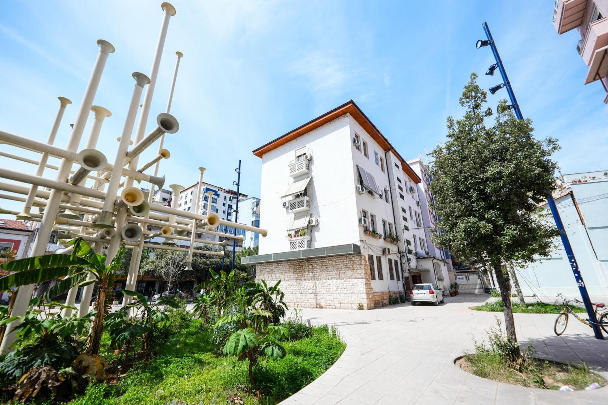 City Center Hideout - Studio Apartment Tirana Exteriör bild